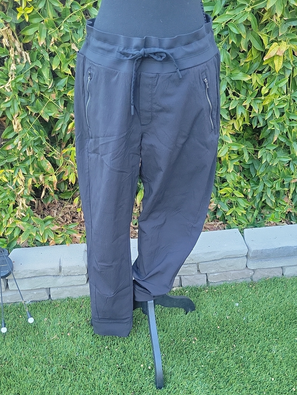Athleta Trekkie North Jogger in Black SZ 12